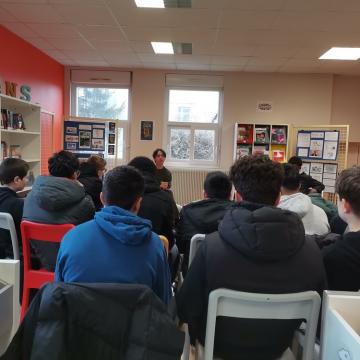 Haut les courts! Rencontre avec le réalisateur Jordan Raux Lycée Gaston Barré Niort mars 2025